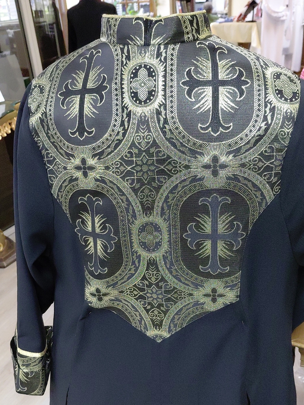 Woman's  Designer Robe - Picture 4 of 7
